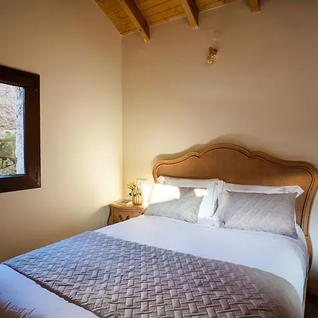 Casas Da Assureira Nyaraló Castro Laboreiro